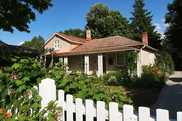 McCrae House, Canada